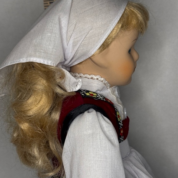 Porcelain‎ Traditional German Girl Doll - Picture 8 of 9